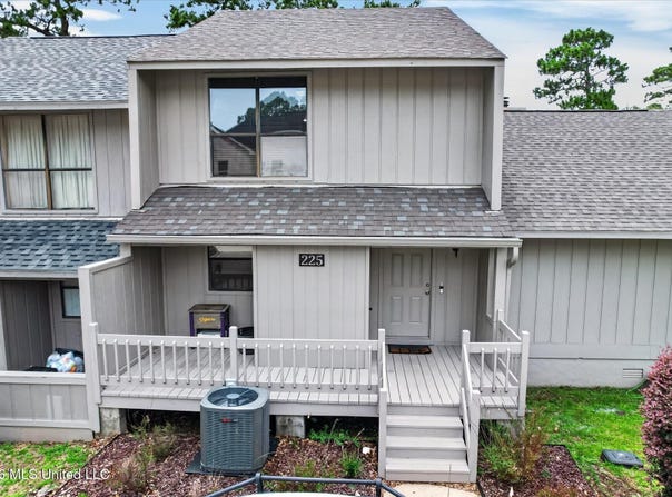 225 Highpoint Drive, Diamondhead, MS 39525