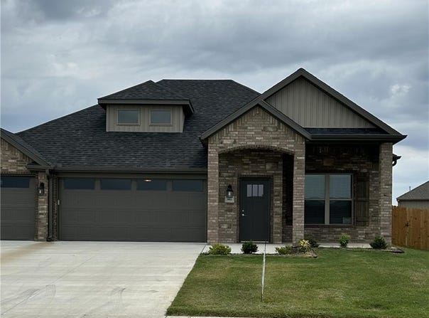 661 Summer  LN, Prairie Grove, AR 72753