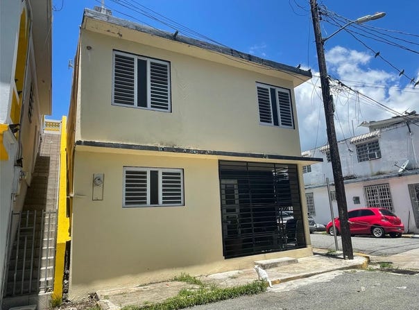 Calle Clemente Colon ESQ. MONTANEZ BARRIO FLORES, JUNCOS, 00777