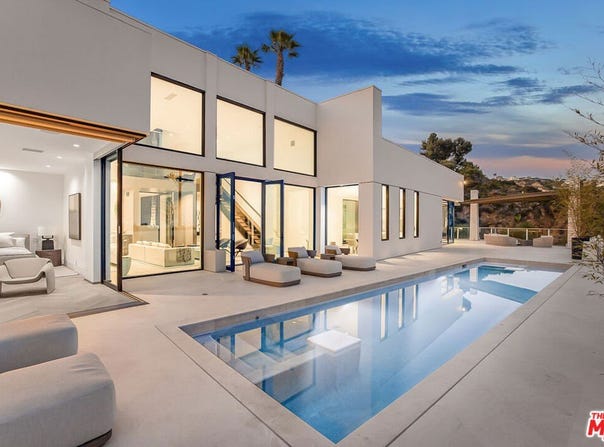 9405 Sierra Mar Place, Los Angeles, CA 90069