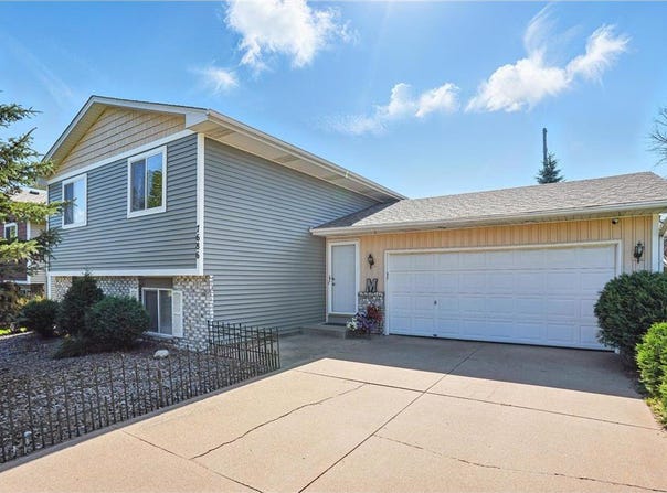 7686 Homestead Avenue S, Cottage Grove, MN 55016