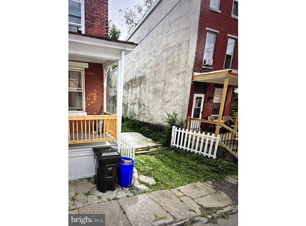1611 CARNATION STREET, HARRISBURG, PA 17103