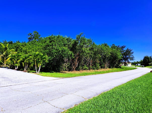 3909 SW Leesburg Street, Port Saint Lucie, FL 34953