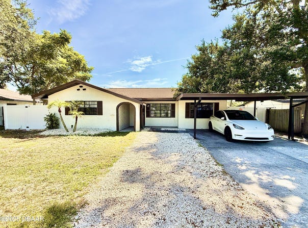 929 Derbyshire Road, Daytona Beach, FL 32117