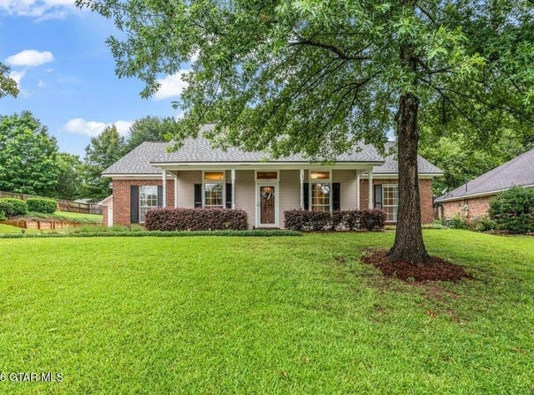 113 Oakridge, Starkville, MS 39759