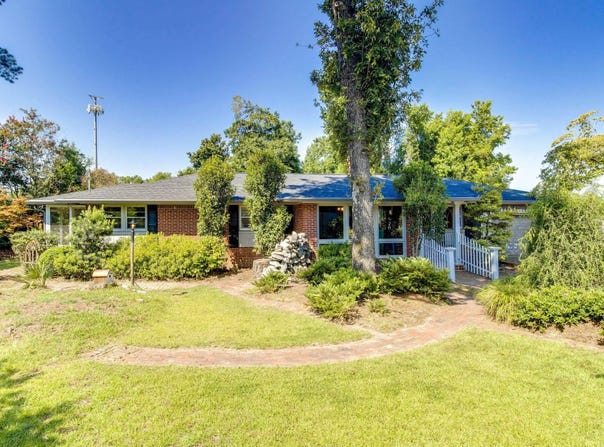 121 Woodside Parkway, West Columbia, SC 29170