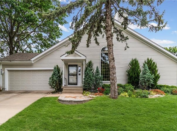 9000 W 120th Terrace, Overland Park, KS 66213