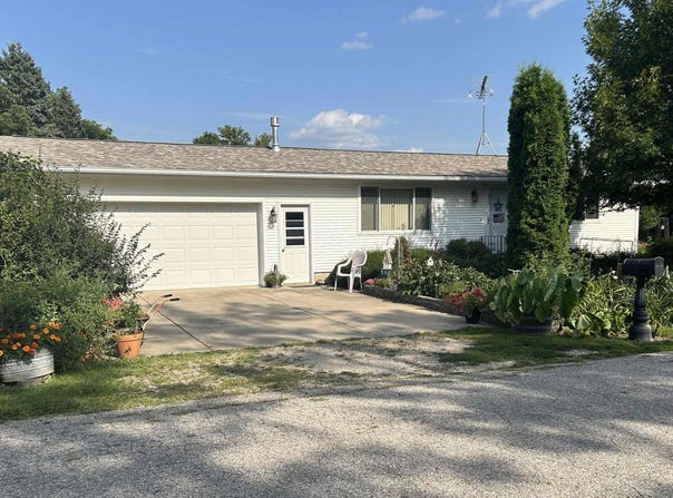 510 East St, Dumont, IA 50625