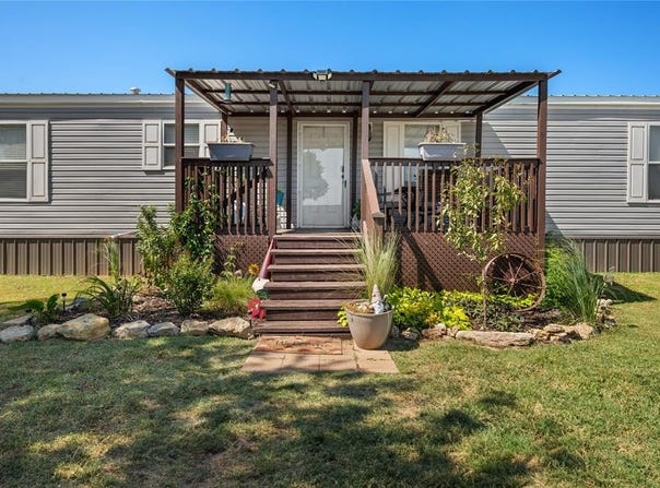 101 Pond View Road, Elgin, OK 73538