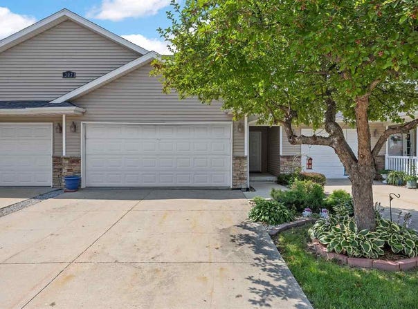 307 Windflower Ln, IA 52223