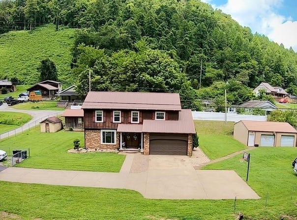 15 Wallace Rd, Elkhorn City, KY 41522