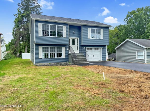 39 New Jersey Avenue, East Greenbush, NY 12144