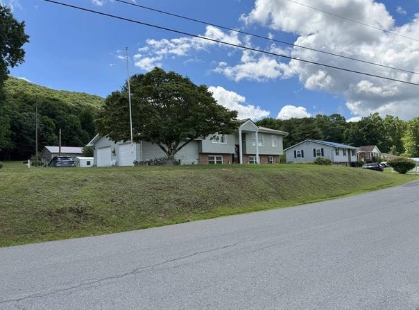 381 Pennsylvania Ave, Rainelle, WV 25962