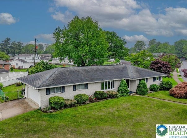 1156 Westbury Drive, Bethlehem City, PA 18017