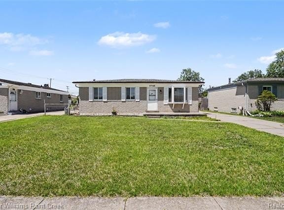 37125 Carpathia Boulevard, Sterling Heights, MI 48310