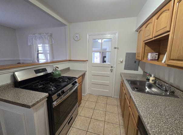 166 Larkin Court, Stratford, CT 06615