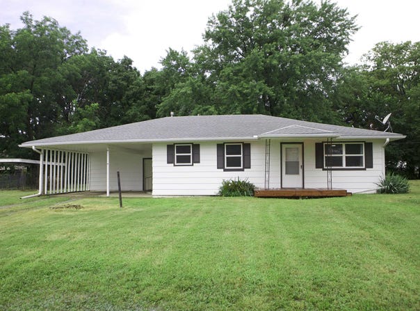 213 S Poplar St, Douglass, KS 67039
