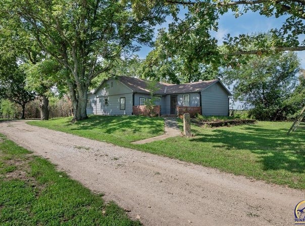 1501 NE Calhoun Bluff TER, Topeka, KS 66617