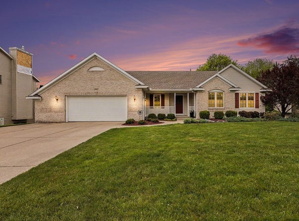 2045 Meadowdale Drive NW, Grand Rapids, MI 49504