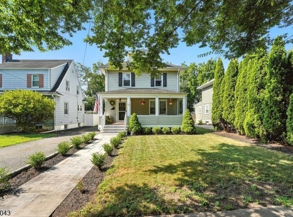 17 Dayton Rd, Morris Plains Boro, NJ 07950-2424