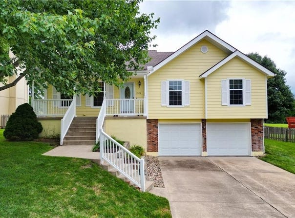 1928 SE 6th Terrace, Lee's Summit, MO 64063