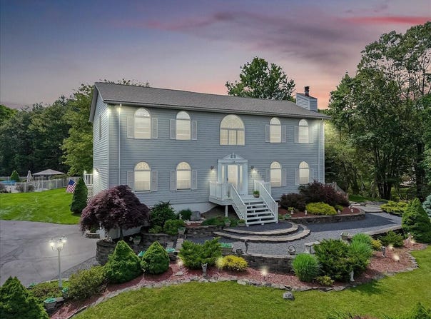 1697 Glade Drive, Long Pond, PA 18334
