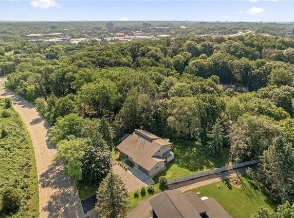 11409 Bren Road, Minnetonka, MN 55343