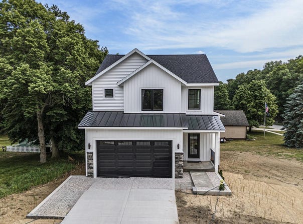 3702 Dunes Parkway, Norton Shores, MI 49441