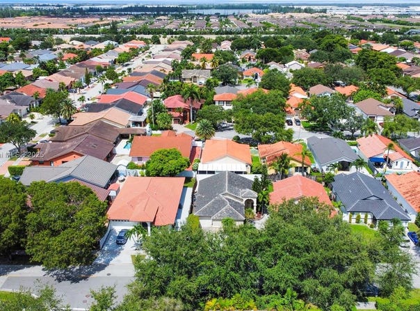 15108 NW 89th Ave, Miami Lakes, FL 33018