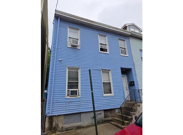 142 Spring St, Paterson City, NJ 07501-2826