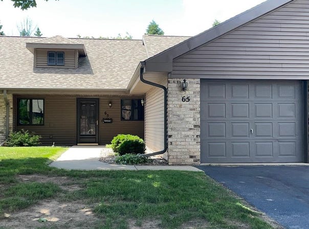 65 SPENCER VILLAGE Court, APPLETON, WI 54914-4601