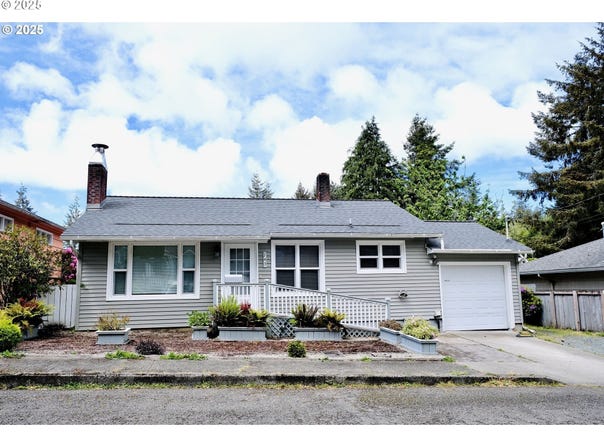 743 N 9TH ST, Coos Bay, OR 97420
