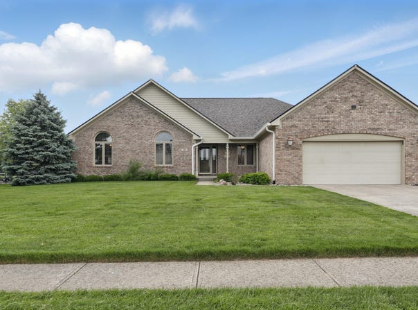 105 Meadowview Lane, Greenwood, IN 46142