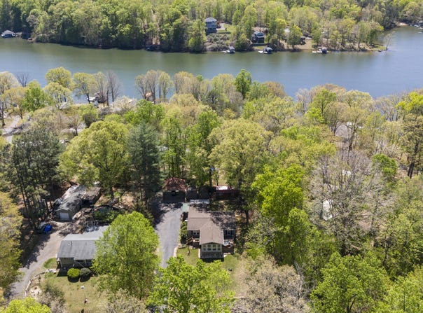 276 Bluewater DR, Moneta, VA 24121