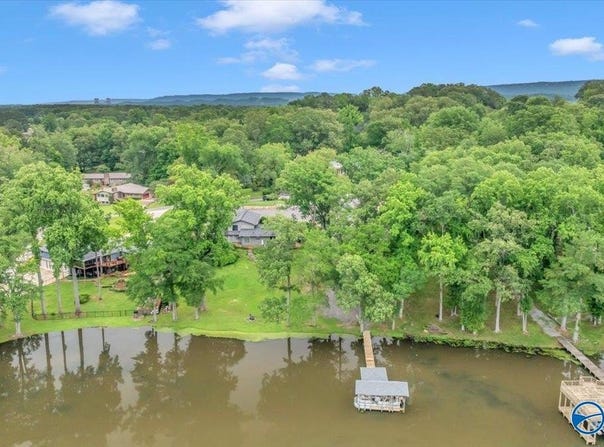 1802 Roseberry Drive, Scottsboro, AL 35769