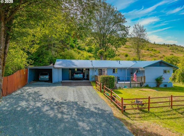 51320 MYRTLE CREEK RD, Myrtle Point, OR 97458
