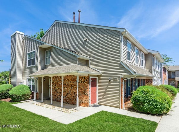 106 Neilly Court, Old Bridge, NJ 08857