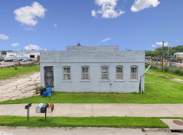 800 Cash Street, Burlington, IA 52601