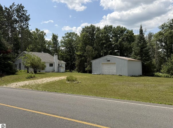 3530 S Vandermeulen Road, Lake City, MI 49651