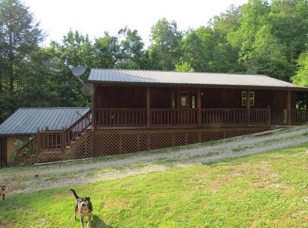 824 Straight Fork Rd, Cornettsville, KY 41731