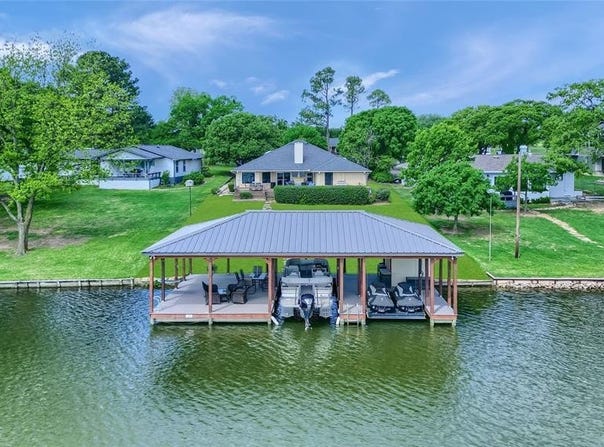 511 Kiowa Drive West, Lake Kiowa, TX 76240