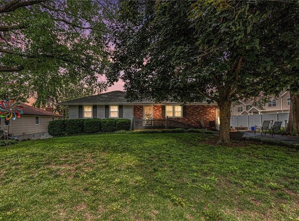 308 E Meadow Street, Smithville, MO 64089