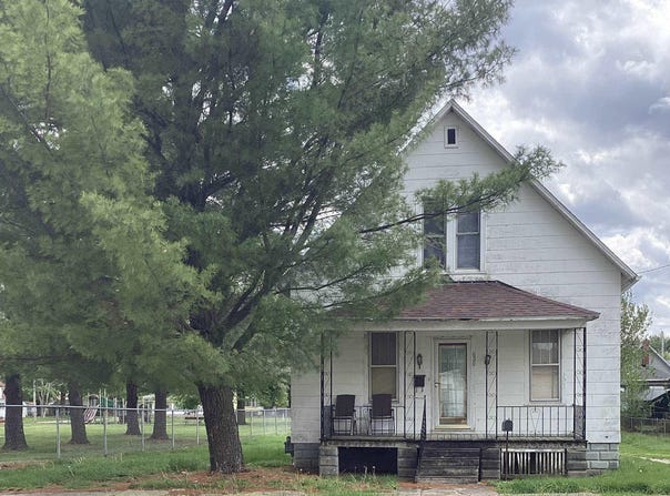 620 E WALNUT Street, Canton, IL 61520