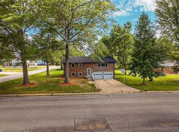 109 Jemphrey Road W, Eldon, MO 65026