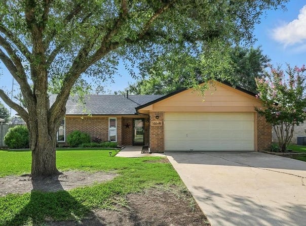 16 Christi Lane, Krum, TX 76249