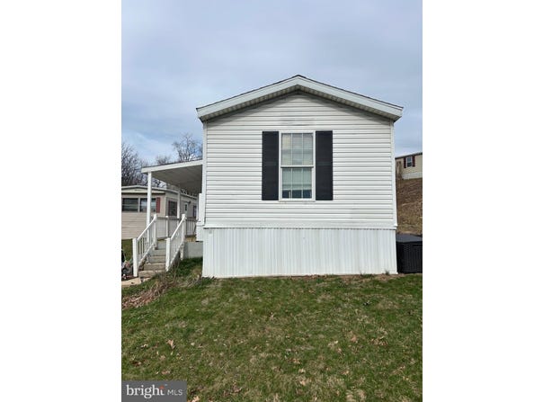 5 SUNRISE Drive, HERSHEY, PA 17033