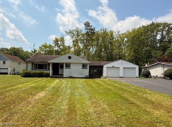 5783 Eagle Creek Road, Leavittsburg, OH 44430