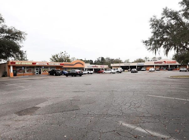5810 SE ABSHIER BOULEVARD, BELLEVIEW, FL 34420