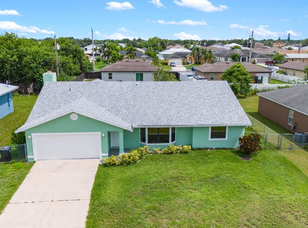 950 SW Jaslo Avenue, Port Saint Lucie, FL 34953