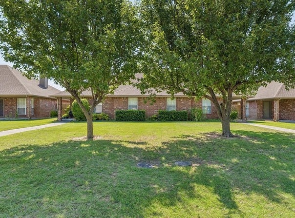 404 N Willowood Drive, Yukon, OK 73099